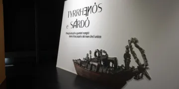 La mostra “Tyrrhenòs e Sardò”. ©Nicola Castangia