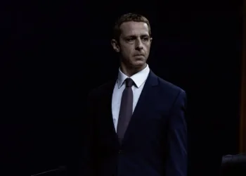 Jeremy Strong è Mark Zuckenberg nel film “The Social - Il prezzo della verità”. Courtesy of Sony Pictures - © Sony Pictures