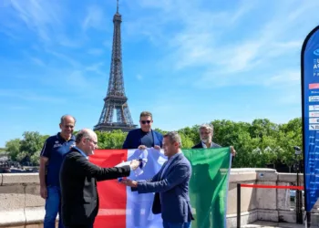 A Parigi la cerimonia ufficiale del passaggio della bandiera ad Alghero. ©Andrea Masini e Andrea Staccioli | DBM