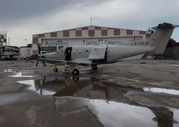 Un Pilatus PC-12 all'aeroporto di Tortolì-Arbatax