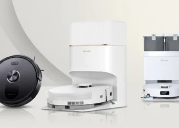 Collage con tre robot aspirapolvere 2026: Dreame D20 Pro Plus, Proscenic Q10 ed Ecovacs Deebot T30e Omni