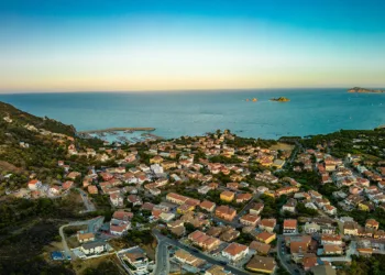 Vista panoramica di Santa Maria Navarrese. ©Depositphotos