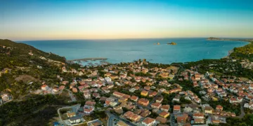 Vista panoramica di Santa Maria Navarrese. ©Depositphotos
