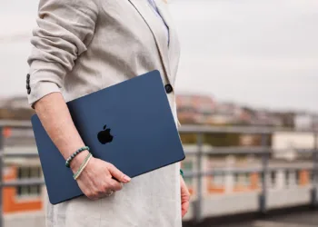 Apple MacBook Air. ©Depositphotos