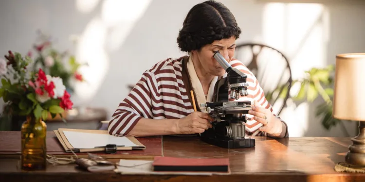 Una scena del docufilm “Eva Mameli Calvino. La Signora dei fiori”, scritto e diretto da Alessandra Usai