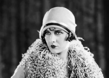 Evelyn Brent in "Underworld – Il castigo" di Josef von Sternberg