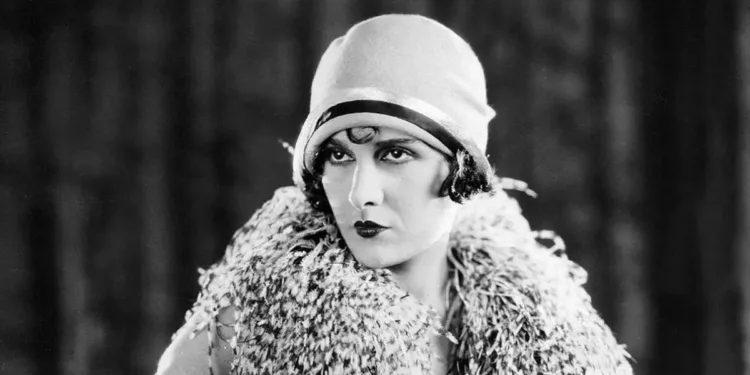 Evelyn Brent in "Underworld – Il castigo" di Josef von Sternberg