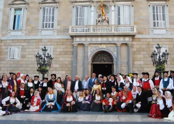 Navigantes 2023 a Barcellona. I gruppi sardi sotto il palazzo della Generalitat