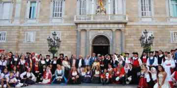 Navigantes 2023 a Barcellona. I gruppi sardi sotto il palazzo della Generalitat