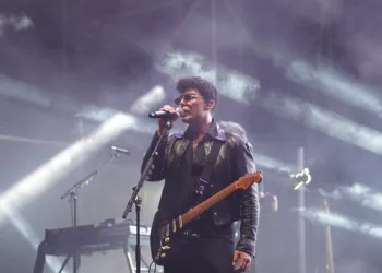 Stash dei The Kolors sul palco di Torre Grande