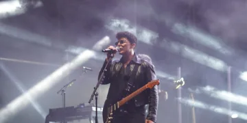 Stash dei The Kolors sul palco di Torre Grande