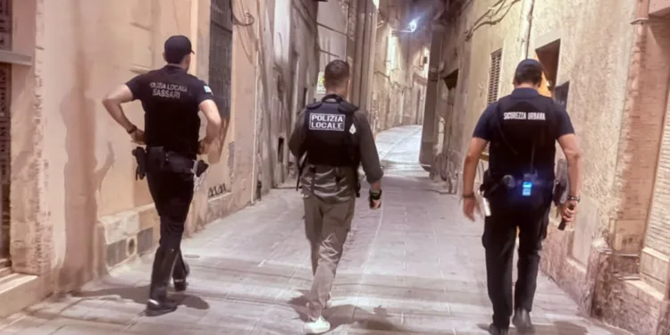 Attività notturna della polizia locale di Sassari al centro storico