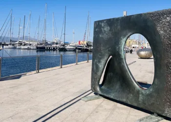 Sul lungomare di Cagliari le sculture del maestro giapponese Kan Yasuda