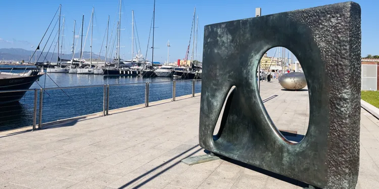 Sul lungomare di Cagliari le sculture del maestro giapponese Kan Yasuda