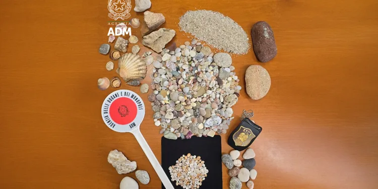 Sabbia e conchiglie sequestrati da ADM