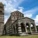La Basilica della Santissima Trinità di Saccargia a Codrongianos. ©Depositphotos