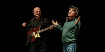 “Onora i padri e paga la psicologa” di e con Paolo Rossi. ©Alessandro Botticelli